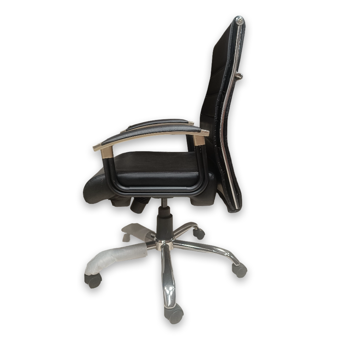 Black office chair left veiw