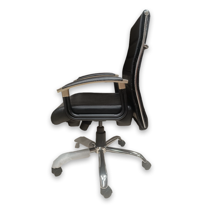 Black office chair left veiw